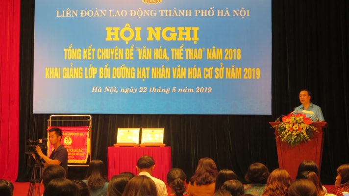 Đồng chí Phạm Tuấn Anh - Giám đốc Cung Văn hóa Lao động Hữu nghị Việt Xô phát biểu khai giảng 3 lớp hạt nhân văn hóa cơ sở.