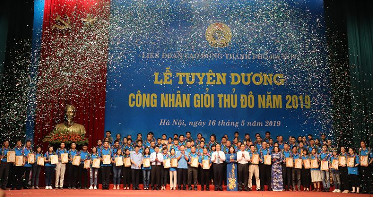 Lãnh đạo Tổng LĐLĐ Việt Nam và lãnh đạo Thành phố cùng 90 Công nhân giỏi Thủ đô 2019
